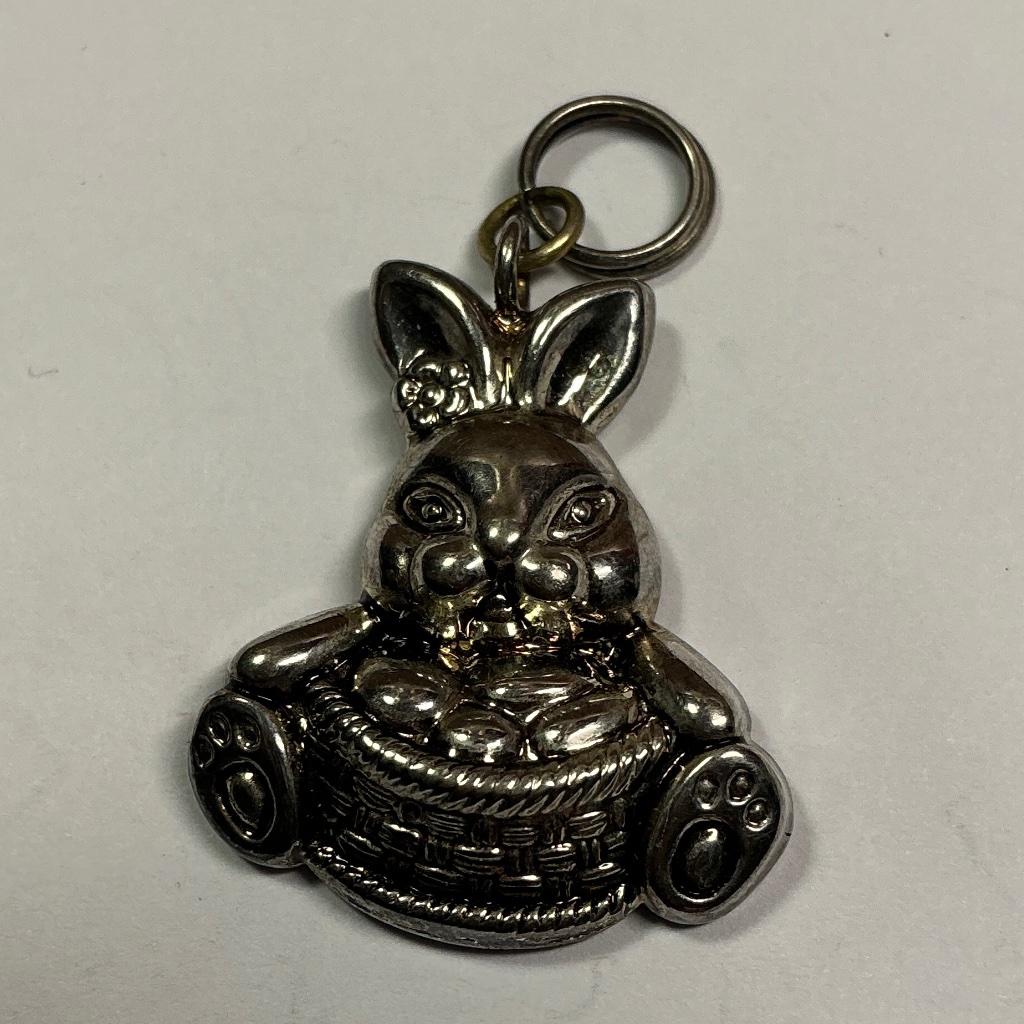 Silver Tone Bunny Rabbit Pendant 1 Inch Long 12$